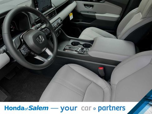 New 2025 Honda Pilot Touring image 11