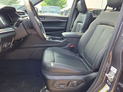 New 2025 Jeep Grand Cherokee Limited image 24