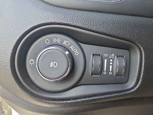 Used 2019 Jeep Renegade Limited w/ Safety and Security Group AWD/4WD image 18