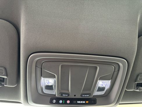 Used 2025 Chevrolet Silverado 2500 LT w/ Convenience Package image 26