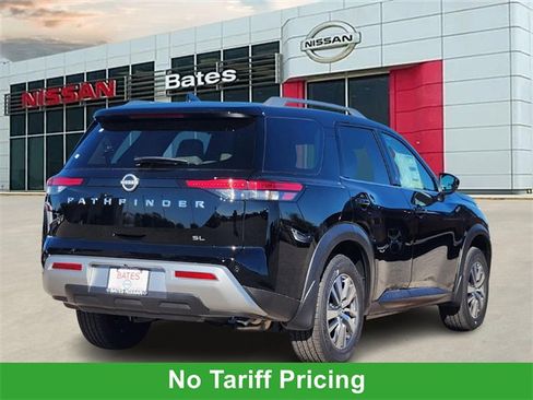 Used 2025 Nissan Pathfinder SL image 4