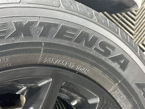 Used 2020 Chrysler Pacifica Touring image 32