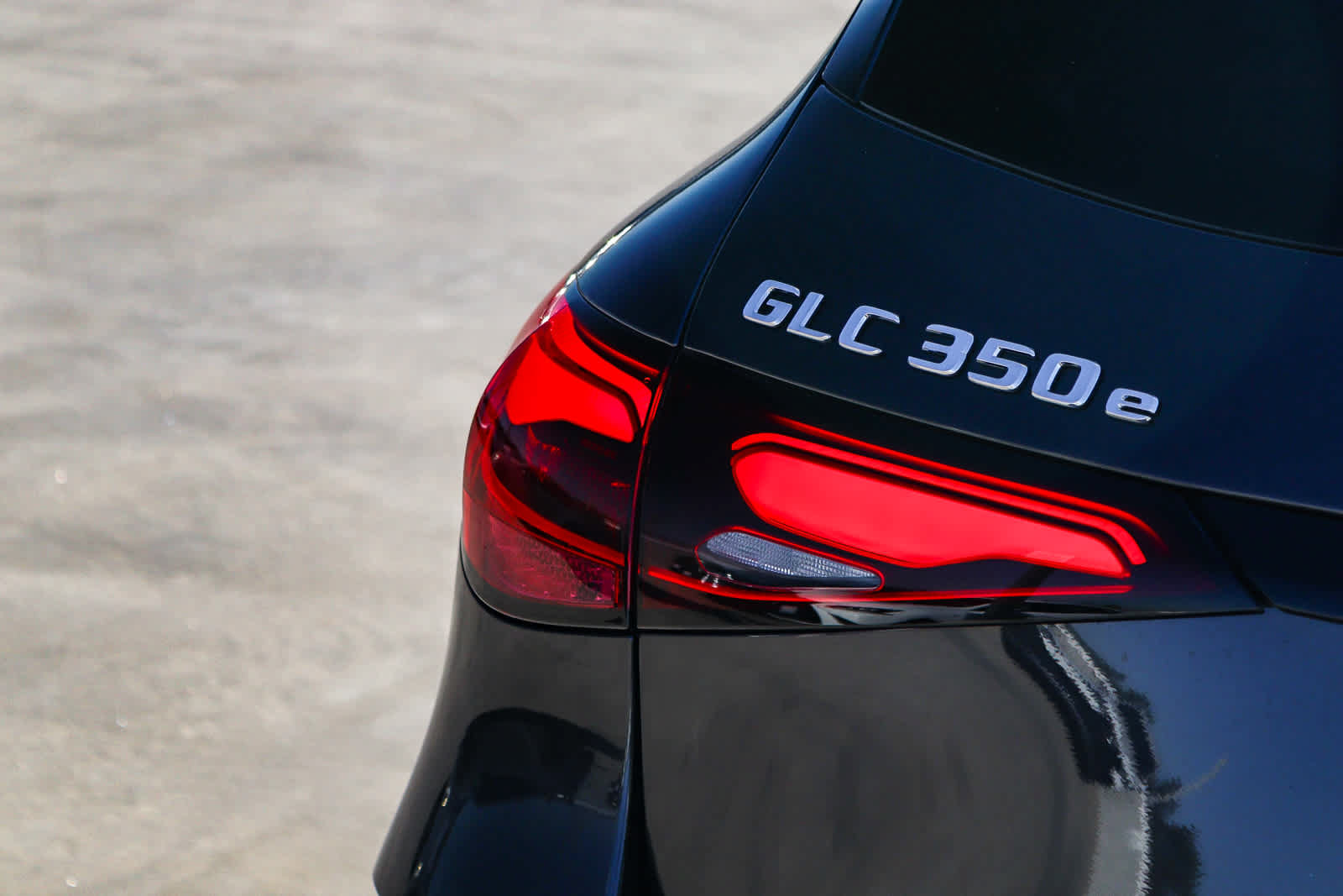 Used 2025 Mercedes-Benz GLC 350e 4MATIC image 13