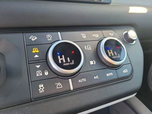 Used 2024 Land Rover Defender 90 X-Dynamic SE image 77