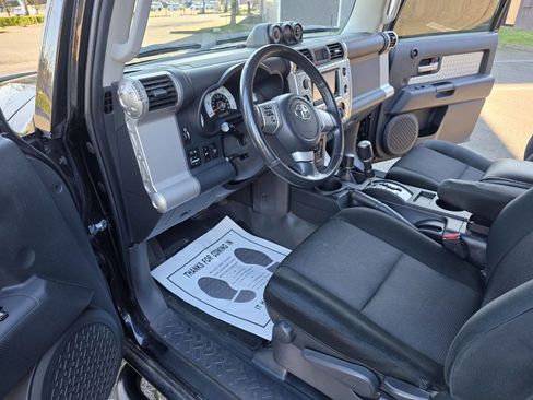 Used 2009 Toyota FJ Cruiser Base 4x4 4dr SUV 5A image 39