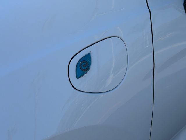 Used 2024 Chrysler Pacifica Limited FWD image 11