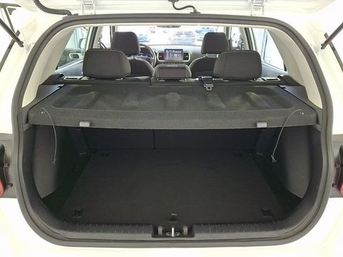 Certified 2025 Hyundai Venue SEL FWD image 35