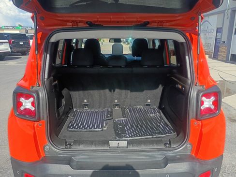 Used 2017 Jeep Renegade Latitude AWD/4WD image 13