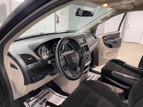 Used 2015 Dodge Grand Caravan SE w/ Quick Order Package 29E SE FWD image 9