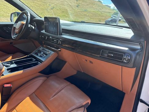 Certified 2023 Lincoln Aviator Black Label w/ Dynamic Handling Package AWD/4WD image 31