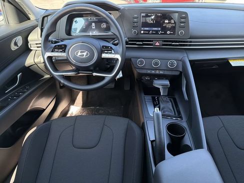 New 2026 Hyundai Elantra SE FWD image 24