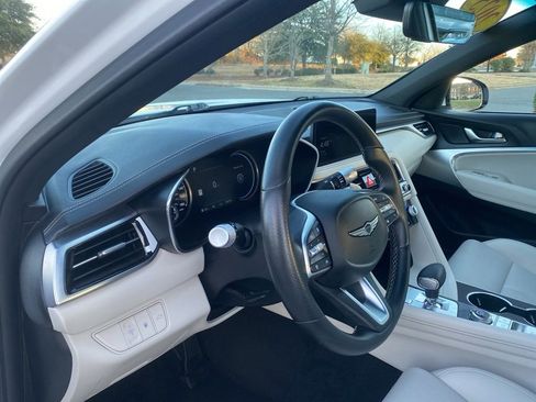 Used 2025 Genesis G70 2.5T image 13
