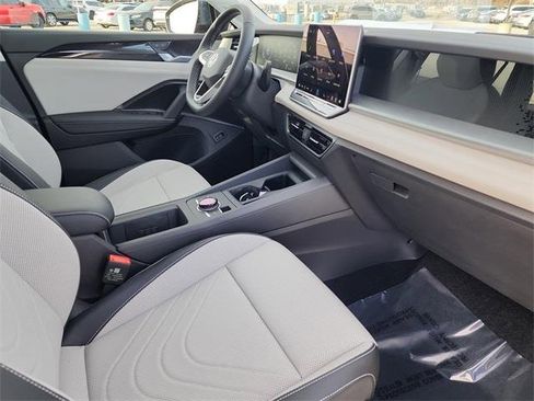 New 2026 Volkswagen Tiguan SE image 16