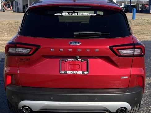 Used 2024 Ford Escape SE image 7
