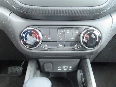 Used 2023 Chevrolet TrailBlazer LT AWD/4WD image 26