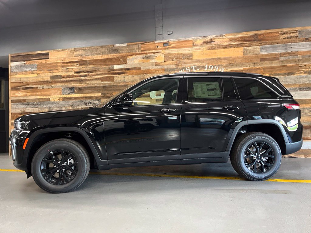 New 2026 Jeep Grand Cherokee Altitude AWD/4WD image 16