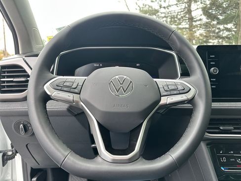 New 2026 Volkswagen Taos SE AWD/4WD image 7