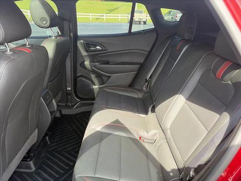 Used 2024 Chevrolet Trax RS w/ Sunroof Package FWD image 29