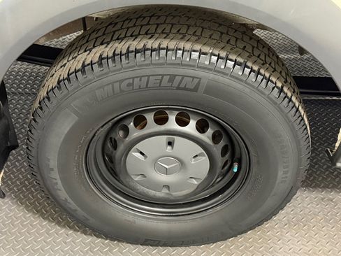 Used 2012 Mercedes-Benz Sprinter 2500 image 21