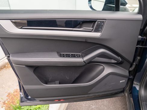Used 2025 Porsche Cayenne image 10