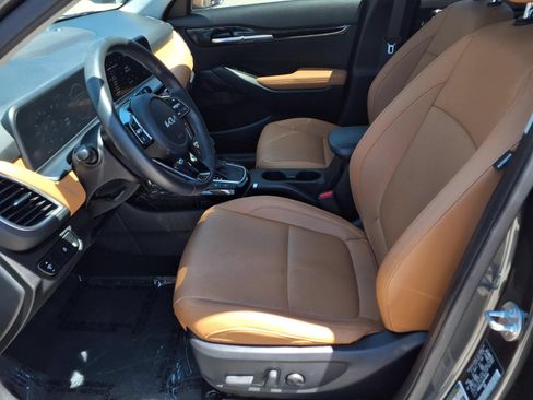 Used 2024 Kia Seltos EX FWD image 16