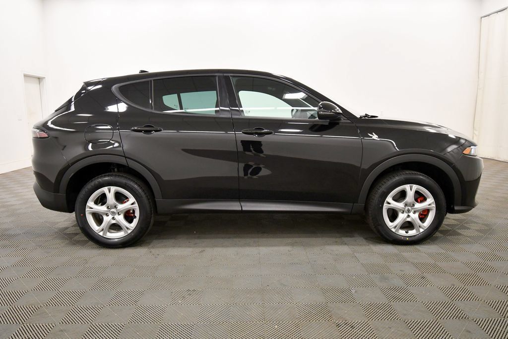 Used 2023 Dodge Hornet GT w/ Cold Weather Group AWD/4WD image 9