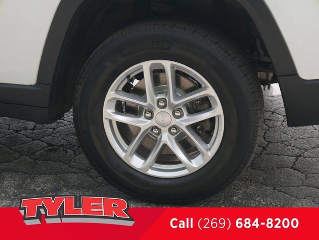 Certified 2024 Jeep Grand Cherokee L Laredo w/ Luxury Tech Group I AWD/4WD image 42