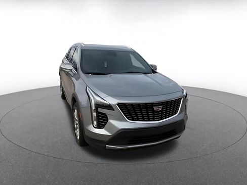 Used 2023 Cadillac XT4 Premium Luxury image 3