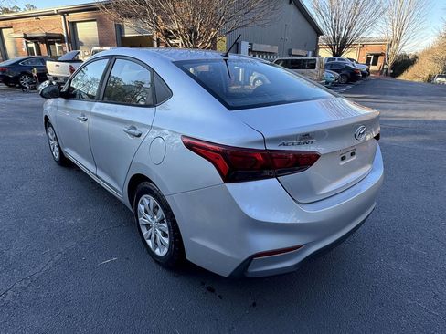 Used 2020 Hyundai Accent SE image 3