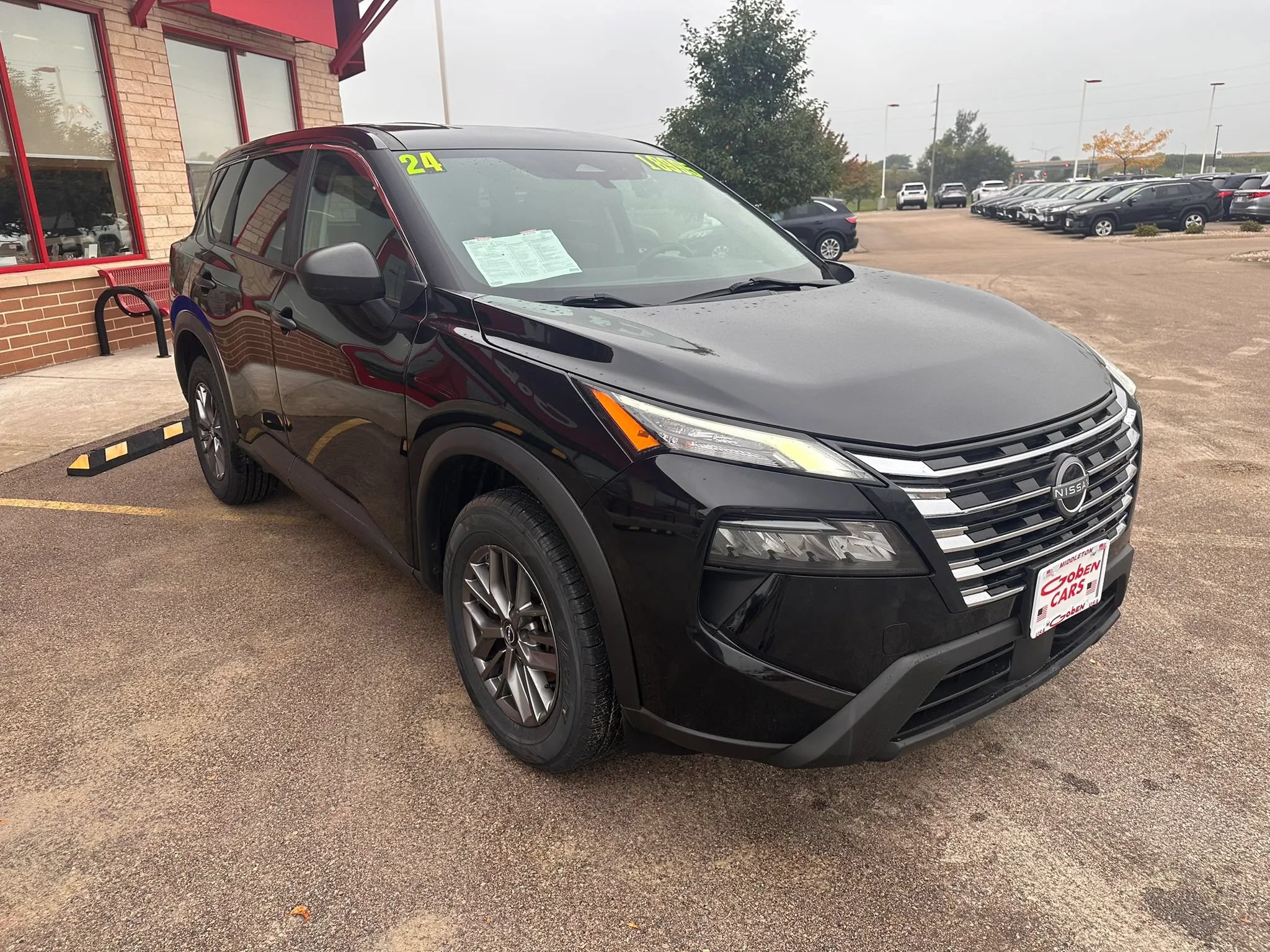 Used 2024 Nissan Rogue S AWD/4WD image 3