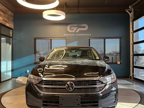 Used 2024 Volkswagen Jetta SE FWD image 8