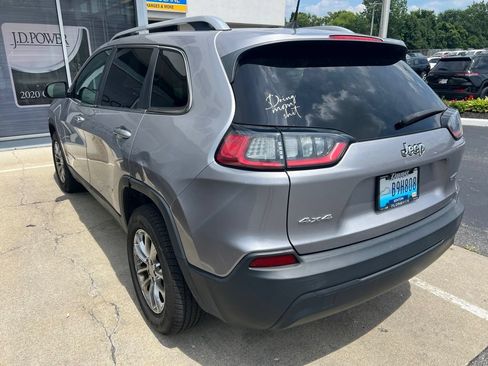 Used 2019 Jeep Cherokee Latitude Plus w/ Cold Weather Group AWD/4WD image 3