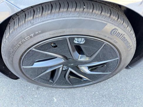 Used 2026 Tesla Model S AWD/4WD image 28