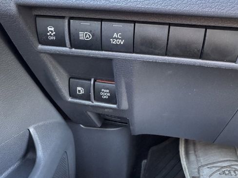 Used 2021 Toyota Sienna XSE image 26