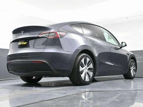 Used 2022 Tesla Model Y Long Range image 59