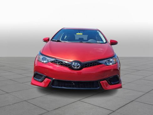 Used 2018 Toyota Corolla iM w/ All-Weather Mat Package FWD image 2