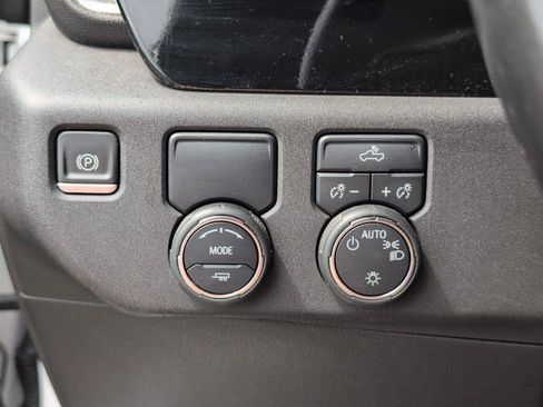 Used 2022 Chevrolet Silverado 1500 LT RWD image 30