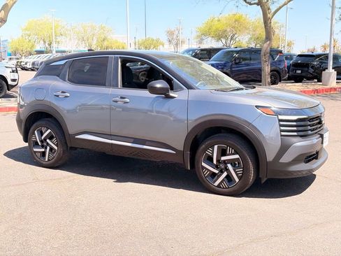 Used 2025 Nissan Kicks SV w/ Illumination Package FWD image 8