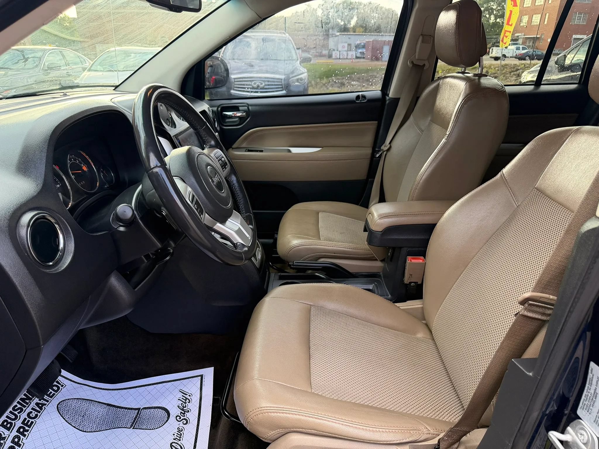 Used 2017 Jeep Compass Latitude FWD image 15