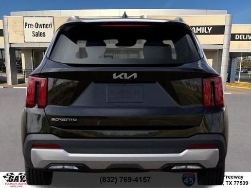 Used 2026 Kia Sorento S image 13