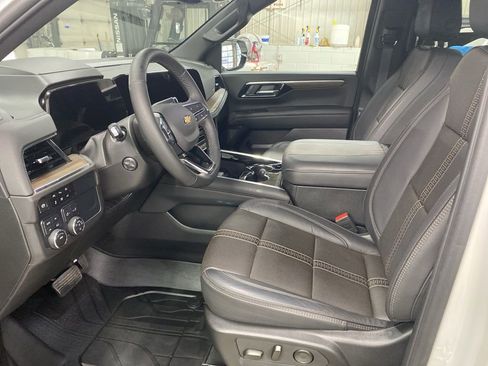 Certified 2025 Chevrolet Suburban High Country image 42