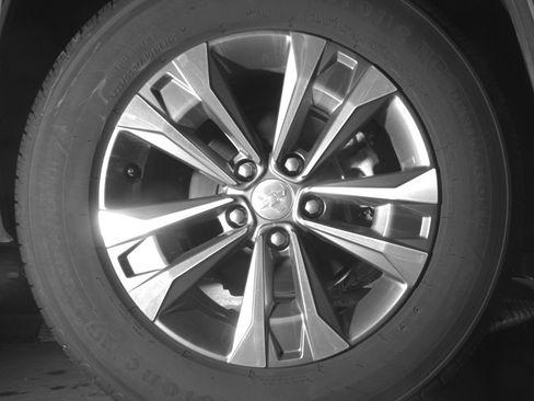 Used 2025 Chevrolet Equinox LT FWD image 15