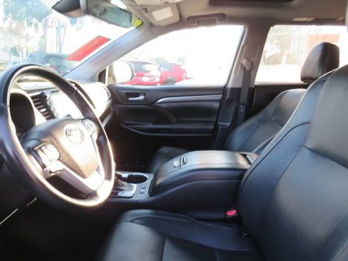 Used 2018 Toyota Highlander Limited image 15