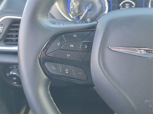 Used 2018 Chrysler Pacifica Touring Plus w/ S Appearance Package image 27