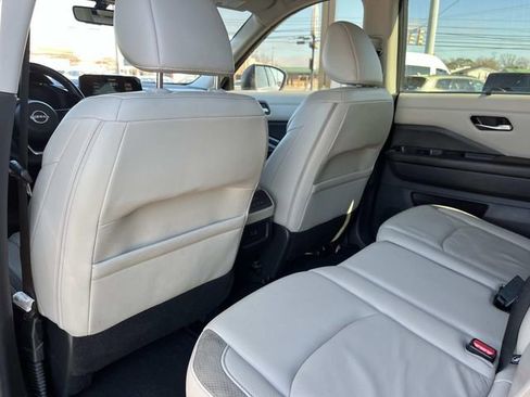 Used 2023 Nissan Pathfinder SL image 20