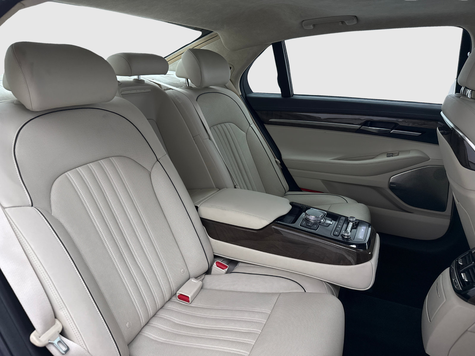 Used 2017 Genesis G90 3.3T Premium RWD image 46