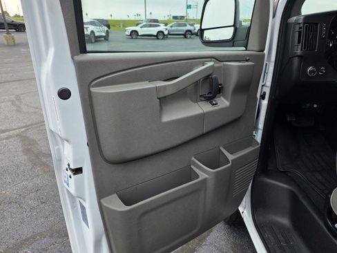 Used 2025 Chevrolet Express 3500 LT w/ LT Preferred Equipment Group RWD image 18