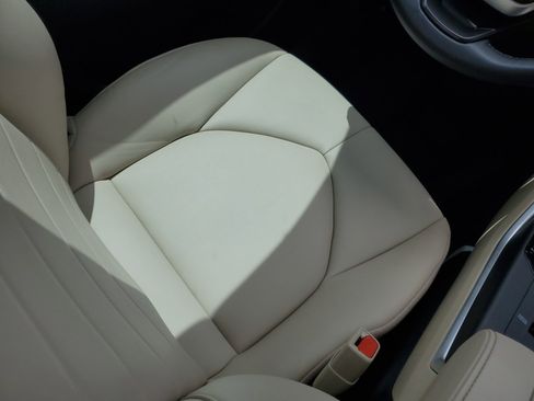 Used 2024 Toyota Highlander XLE FWD image 17