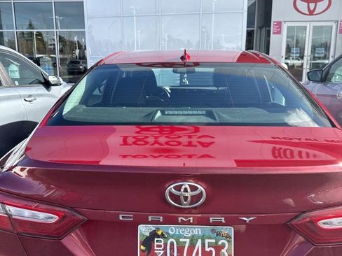 Certified 2020 Toyota Camry XLE image 3