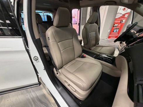 Used 2020 Honda Pilot Touring image 5